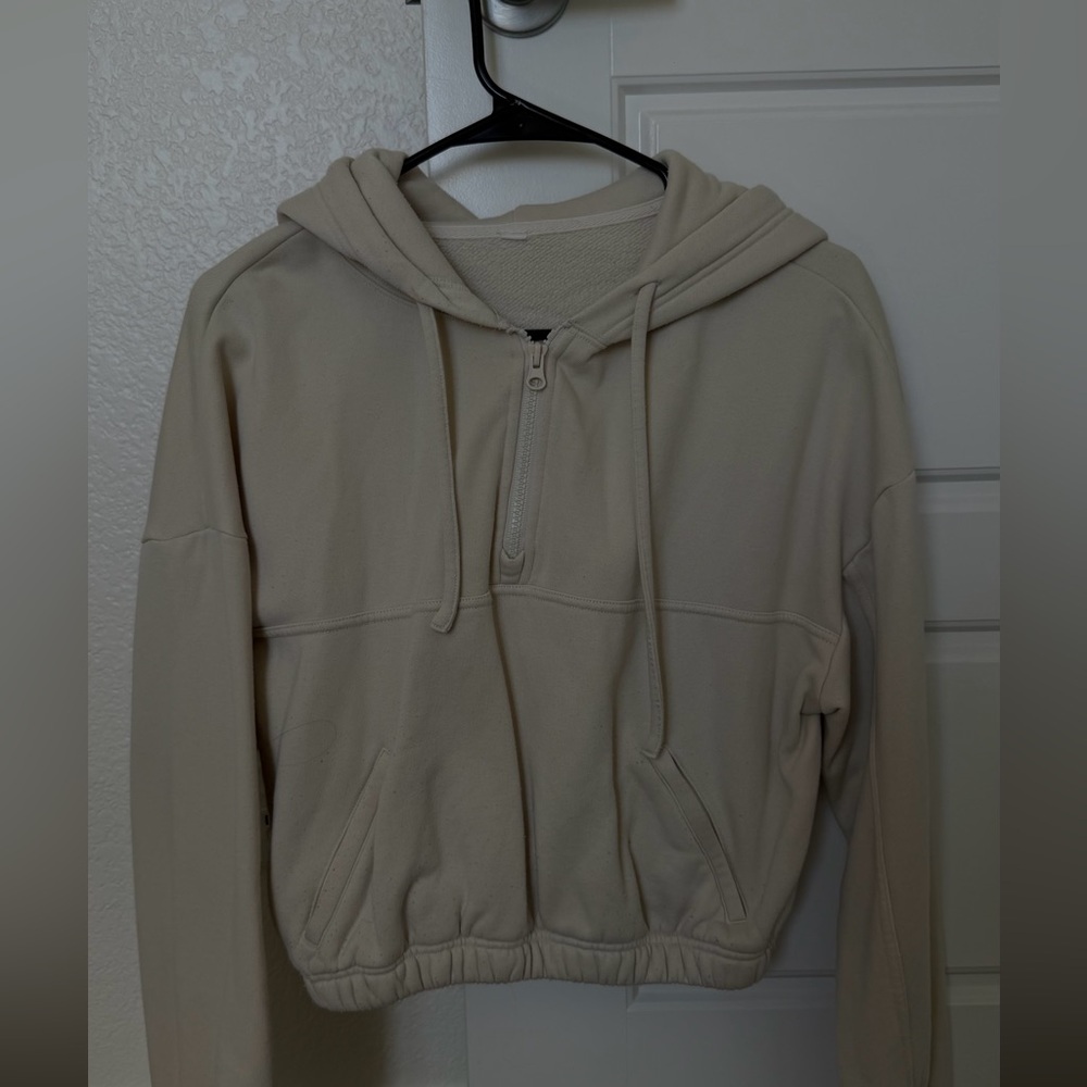 women’s Alo 1/2 zip hoodie